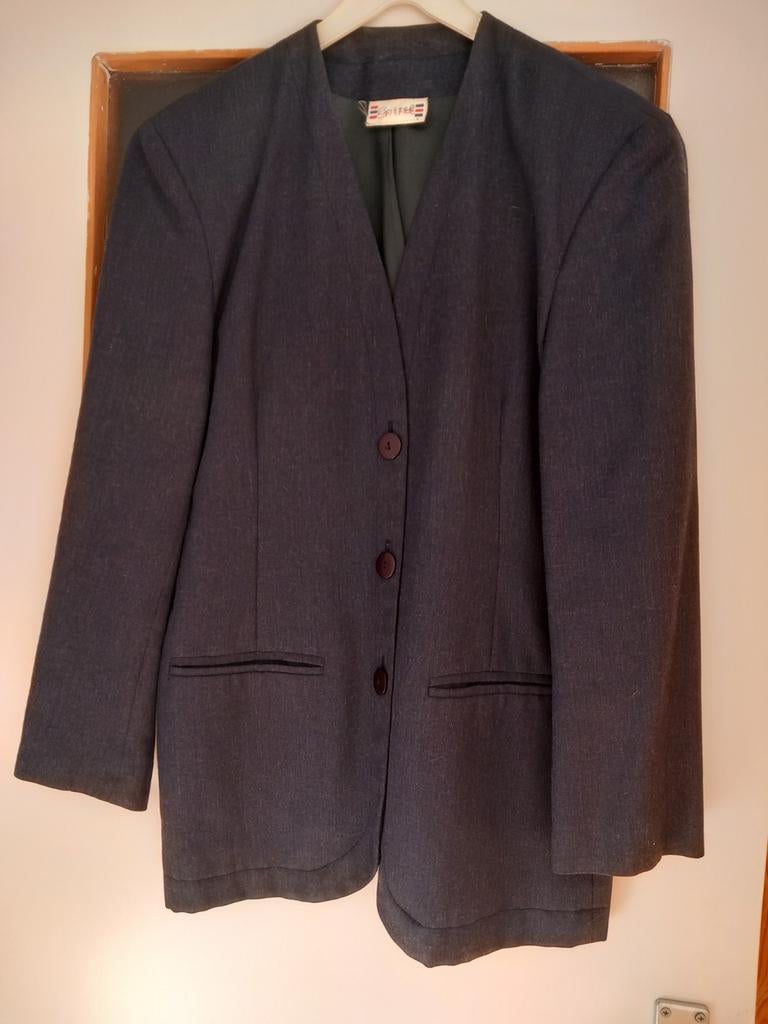 Veste classique  bleu marine.  Taille 40, Vêtements | Femmes, Vestes | Été, Enlèvement ou Envoi, Bleu
