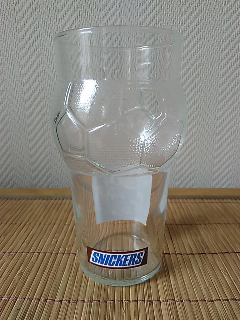 Verre publicitaire ballon de foot Snickers, Collections, Verres & Petits Verres, Enlèvement, Comme neuf