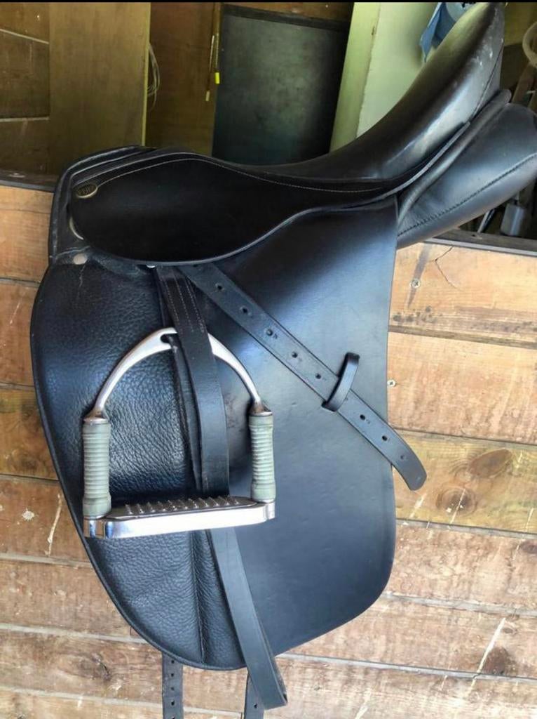 Dressuurzadel Pfiff Amaretto 17,5 inch, Enlèvement, Comme neuf, Dressage