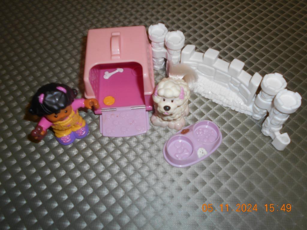 Fischer Price Hondje met mand en meisje., Kinderen en Baby's, Speelgoed | Fisher-Price, Ophalen of Verzenden, Zo goed als nieuw