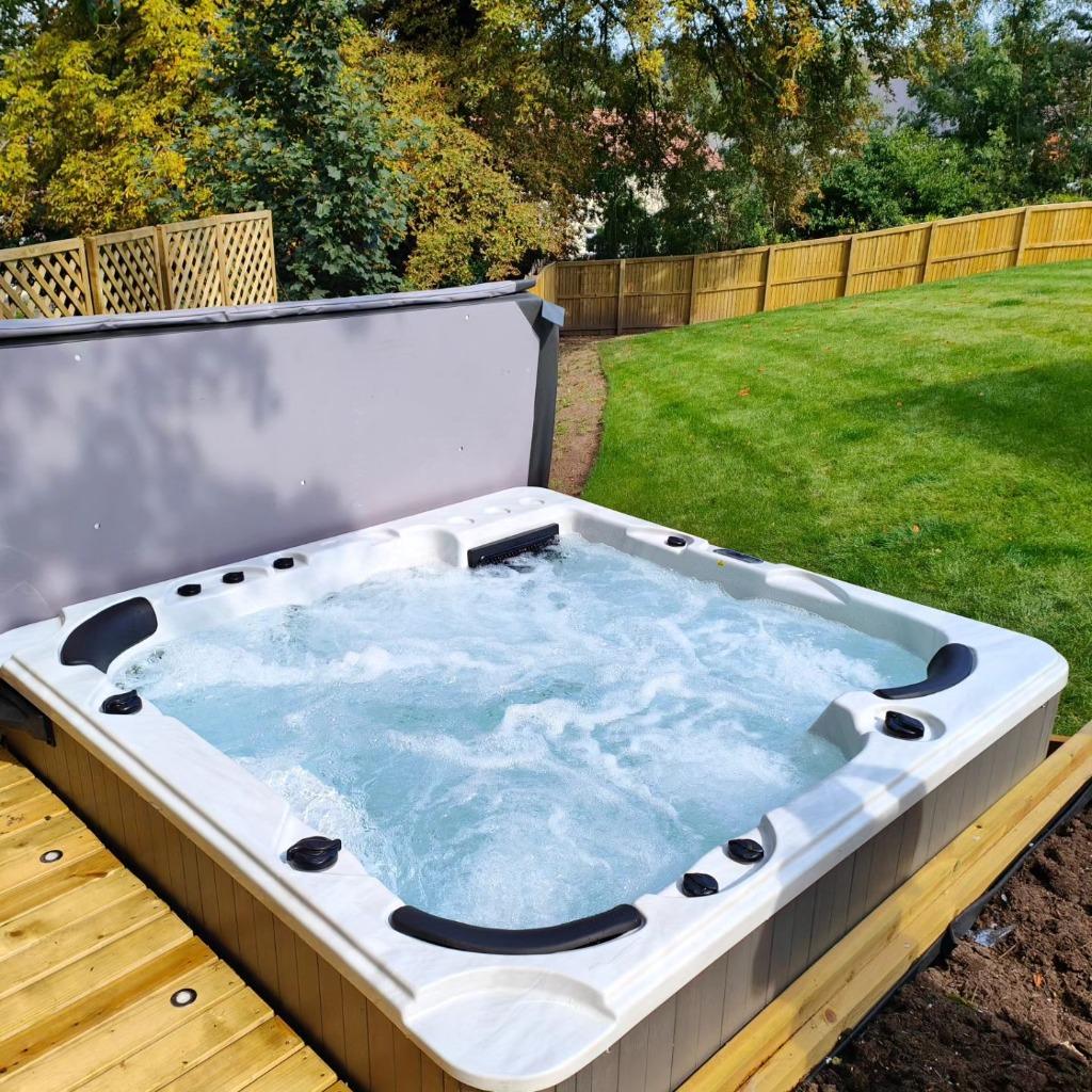 Neuf en stock  jacuzzi 5pls 2couchees 220v une prise  normal, Enlèvement ou Envoi, Neuf