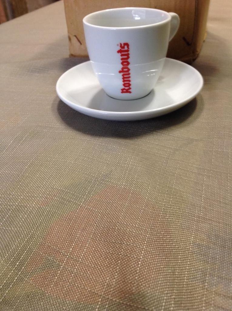Witte tas en ondertas Rombouts Nieuw!!!, Enlèvement ou Envoi, Neuf, Porcelaine, Tasse et/ou soucoupe