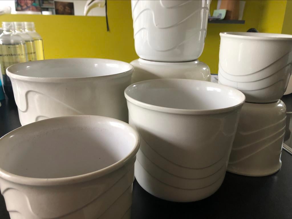 2 sets grote witte keramieken cache-pot/bloempotten, Ophalen, Zo goed als nieuw, Rond, Aardewerk