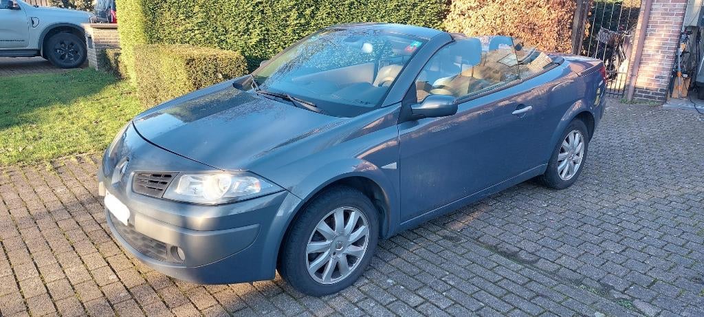 Auto, Autos, Argent ou Gris, Achat, Beige, Boîte manuelle