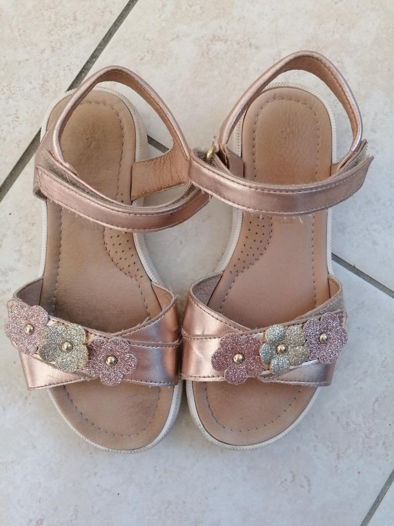 Sandales fille pointure 32, Enlèvement ou Envoi, Comme neuf, Autre, Chaussures