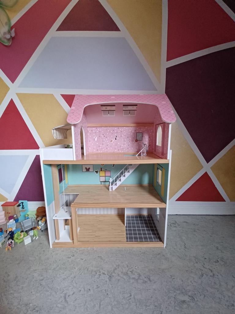 Poppenhuis met enkele accessoires., Ophalen, Gebruikt, Poppenhuis