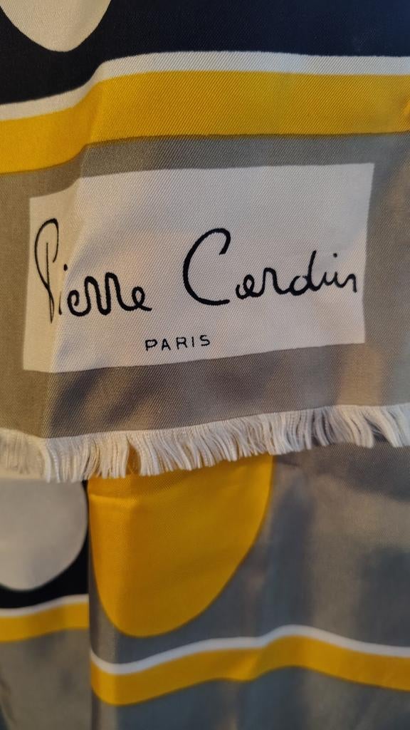 Foulard Pierre Cardin, Enlèvement ou Envoi