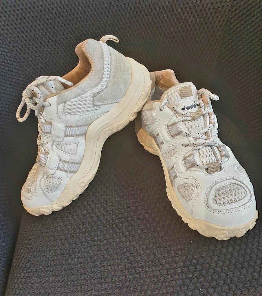 Beige sneakers van alpaca van Diadora 36, Ophalen of Verzenden, Zo goed als nieuw