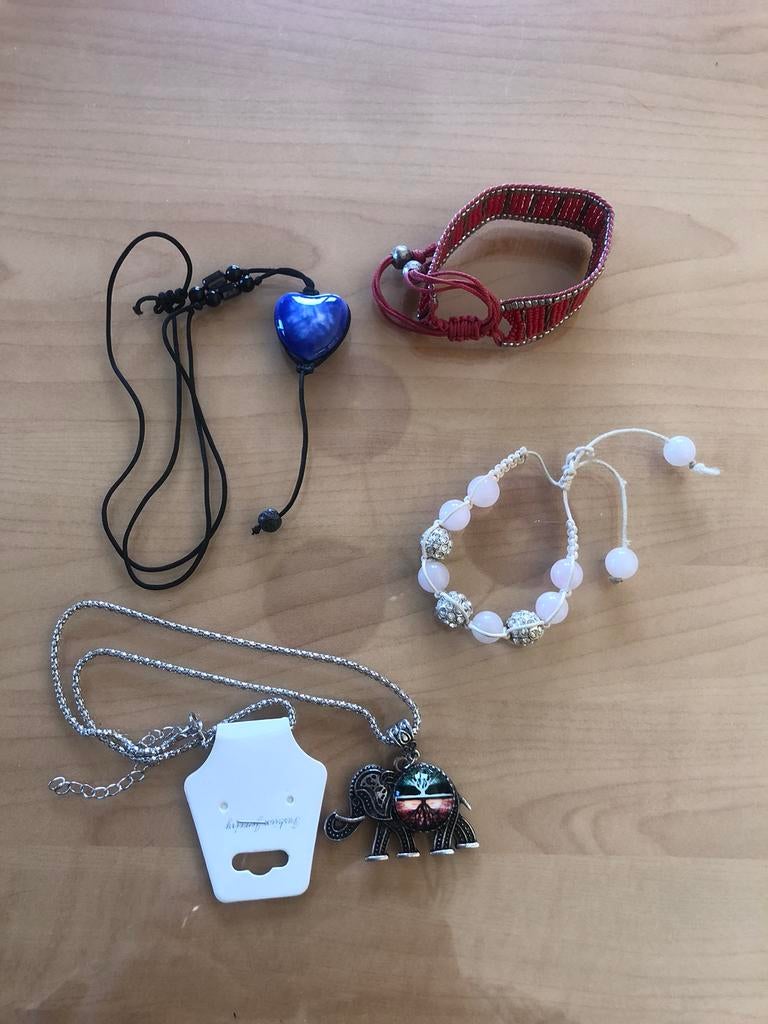 Bracelets et colliers divers, Utilisé, Autres matériaux, Avec pendentif