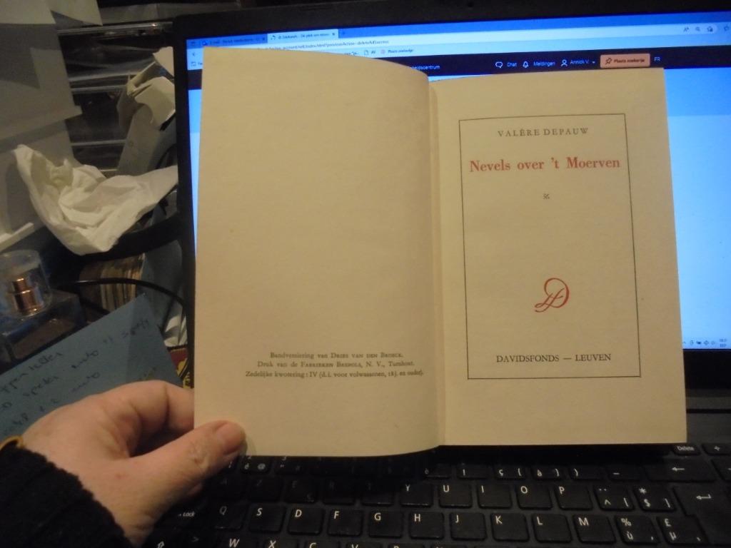 Nevels over t moerven, Boeken, Ophalen of Verzenden, Gelezen