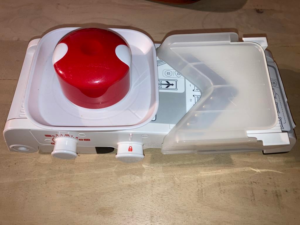 Tupperware MandoChef - mandoline professionnelle, Enlèvement ou Envoi, Utilisé, Rouge, Autres types