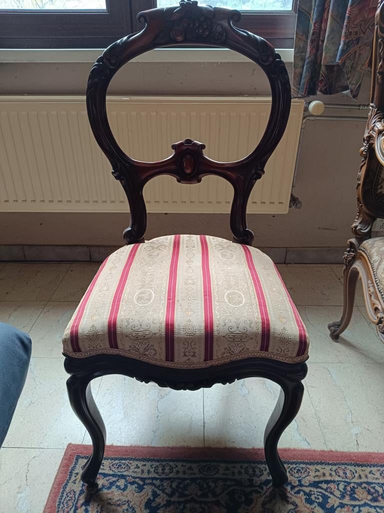 4 verschillende antieke stoelen, handgesneden,, Antiek en Kunst, Ophalen