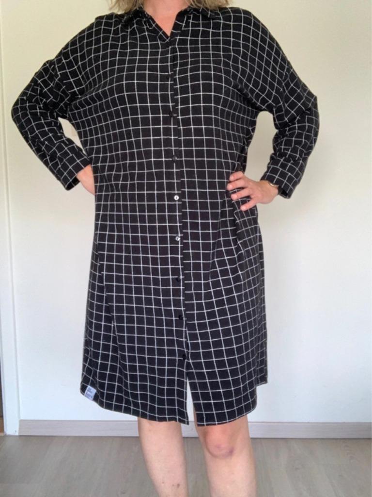 Zwart geruit kleed van Six Hugs and Rock ‘n Roll maat 38, Maat 38/40 (M), Ophalen of Verzenden, Zo goed als nieuw, Knielengte