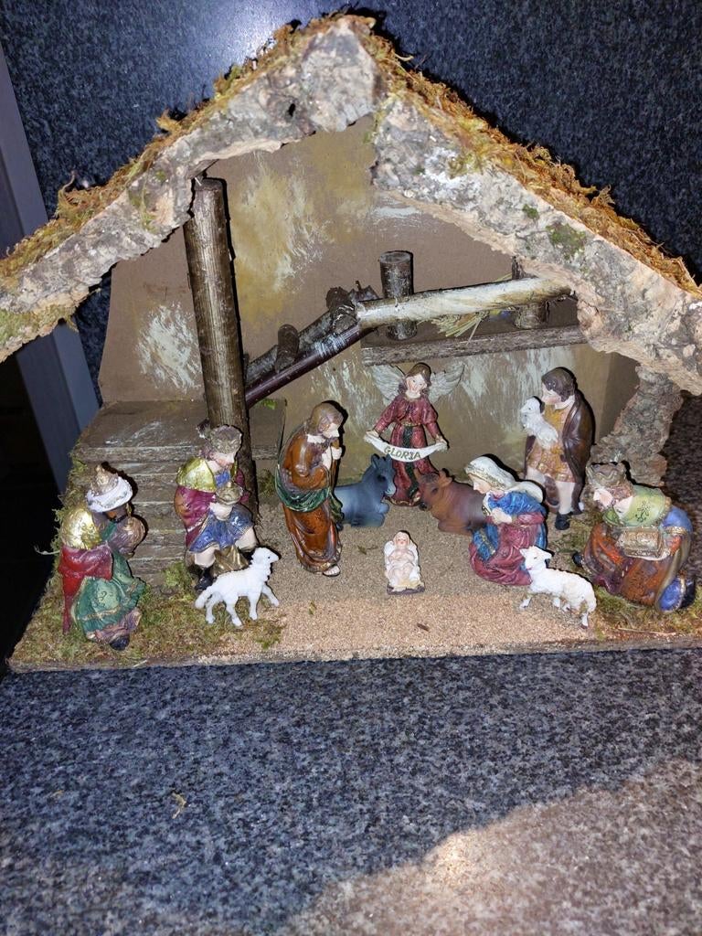Kerststal met stenen beeldjes, Diversen, Ophalen, Zo goed als nieuw