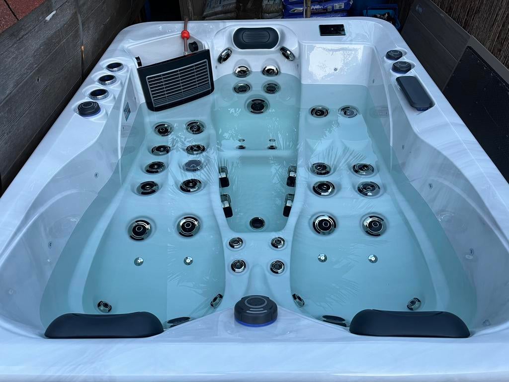 Jacuzzi, Enlèvement, Comme neuf, Escalier, Fixé