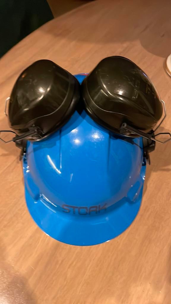 Veiligheidshelm met twee 3M Peltor gehoorkappen, Ophalen of Verzenden, Zo goed als nieuw