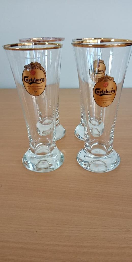 Lunettes Carlsberg avec emblème doré 4 pièces, Enlèvement ou Envoi, Comme neuf, Verre à bière