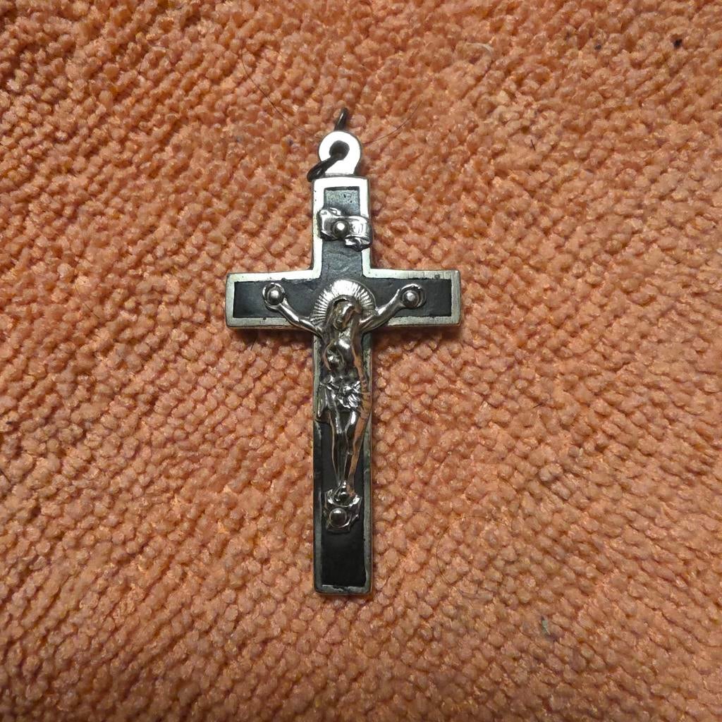 Croix miraculeuse en argent, souvenir de Lourdes