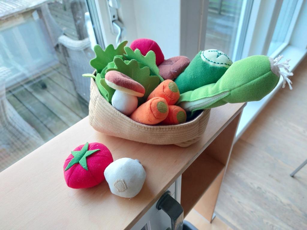 Accessoires de cuisine pour enfants - légumes dans un panier, Enlèvement, Comme neuf, Matériaux autres, Accessoires de cuisine de jeu