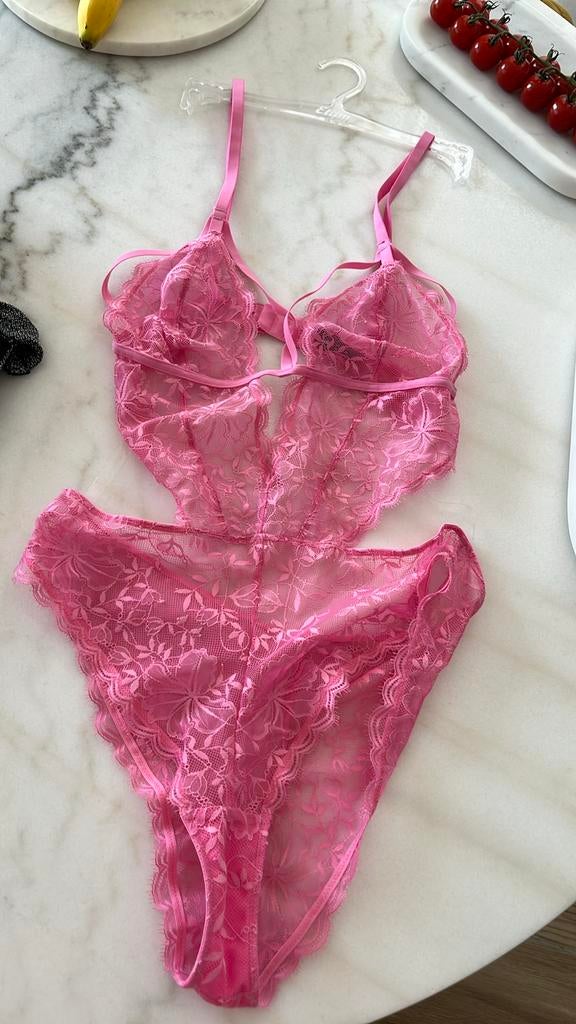 Lingerie body rose dentelle M, Roze