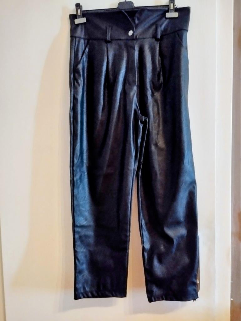 Pantalon en simili cuir noir taille XXL, Vêtements | Femmes, Enlèvement, Comme neuf, Noir