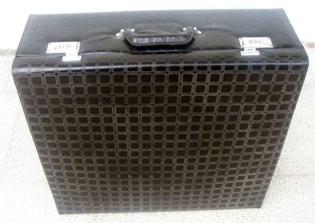 Attaché-case en simili cuir noir façon croco, haut, 2 codes, Maison & Meubles, Autres matériaux, Moins de 50 cm, Comme neuf, Enlèvement