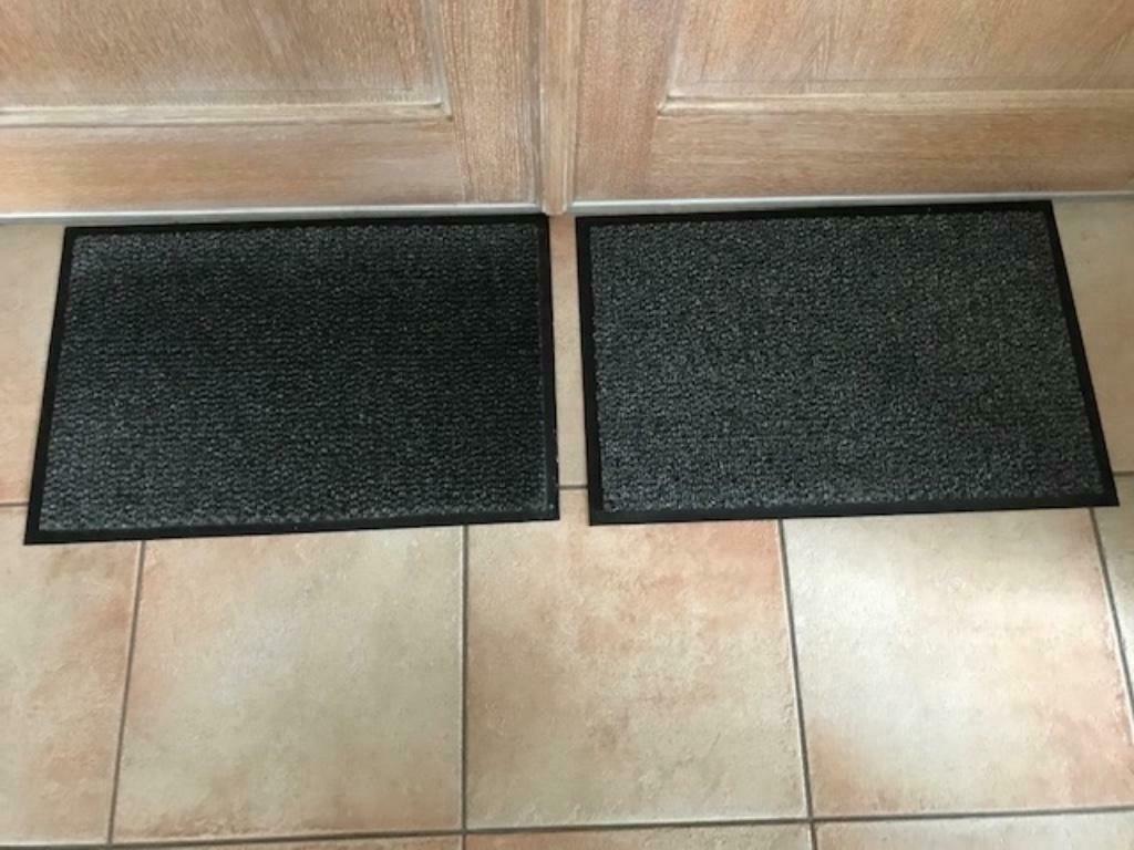 2 Grijze deurmatten - 57x38cm (prijs/stuk), Ophalen of Verzenden, Nieuw, Binnen, Droogloopmat