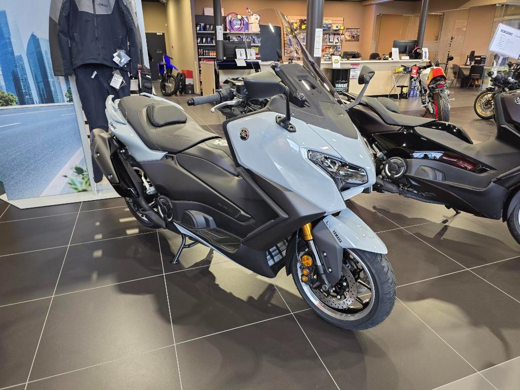 Yamaha TMAX Tech MAX, 562 cc, Bedrijf, Handvatverwarming, Minimaal motorrijbewijs A2