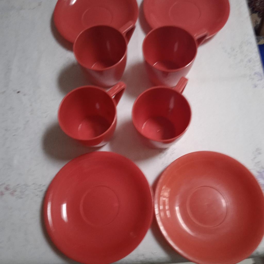4 tassen en ondertassen uit melamine, vintage, Caravans en Kamperen, Kampeeraccessoires, Ophalen of Verzenden, Zo goed als nieuw