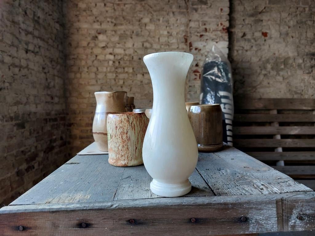Joli vase en opaline