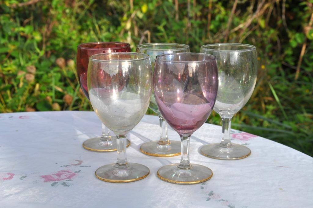 5 verres a vin rouge coloré bord et pied doré années 50, Antiquités & Art, Enlèvement ou Envoi