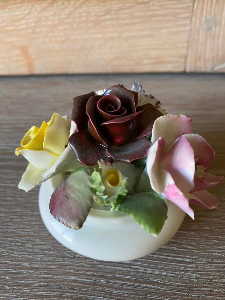 Bloemenboeket Vintage porselein Royal Doulton Bone China, Huis en Inrichting, Zo goed als nieuw