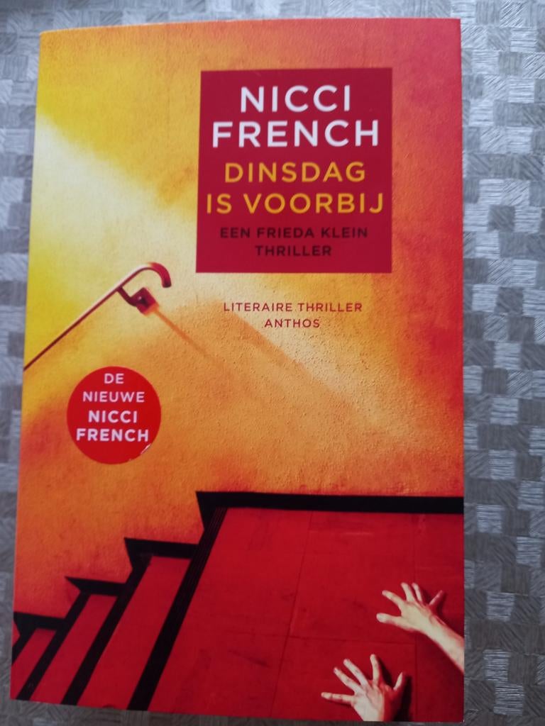 Nicci French - Dinsdag is voorbij, Enlèvement ou Envoi, Comme neuf, Nicci French