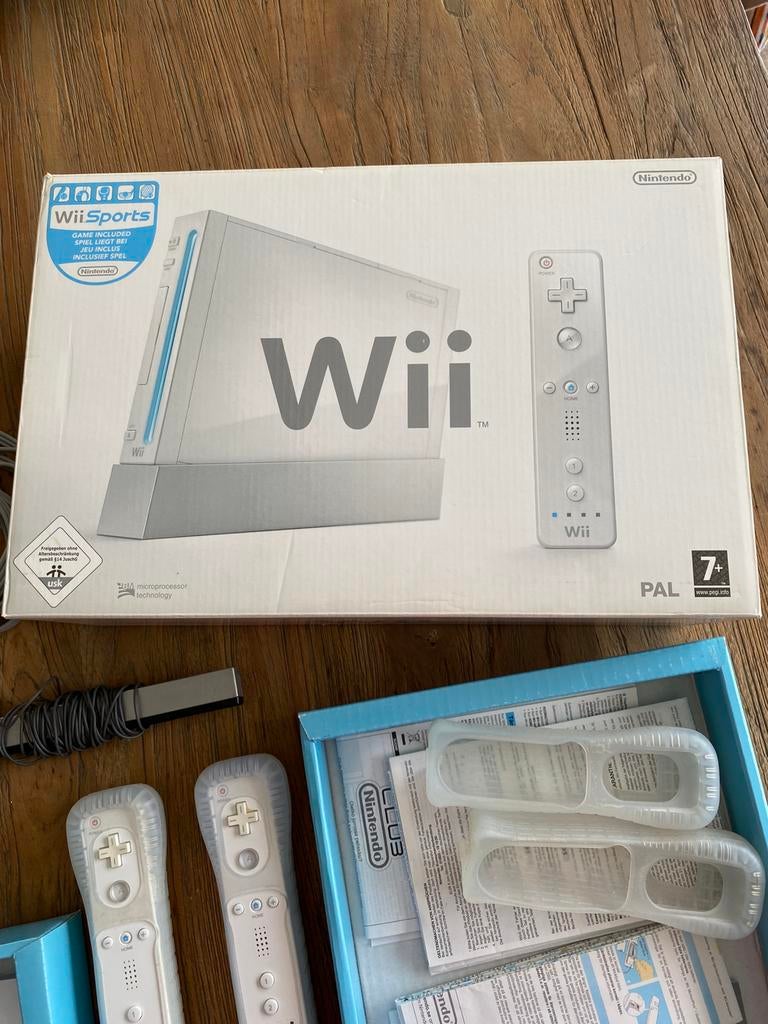 Nintendo WII spelconsole, Ophalen, Zo goed als nieuw, Met 2 controllers