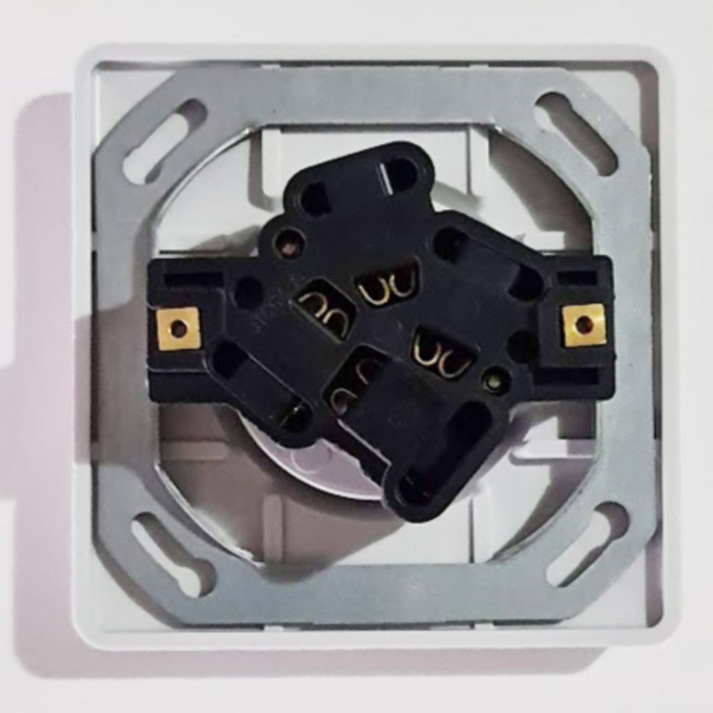 Vynckier - 3P+A stopcontact 16A 380V - 600790, Doe-het-zelf en Bouw, Ophalen, Nieuw, Stekker