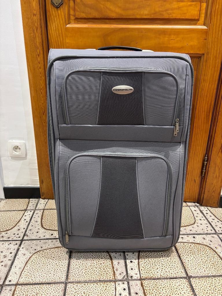 Valise grise grande capacité Cosmopolite, Roulettes, Comme neuf, Enlèvement, 60 à 70 cm