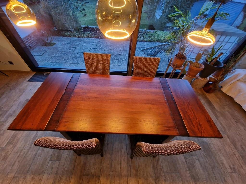 eiken tafel met 4 rieten stoelen, Huis en Inrichting, Complete eetkamers, Ophalen, Zo goed als nieuw, Rustiek, klassiek, 4 tot 6 stoelen