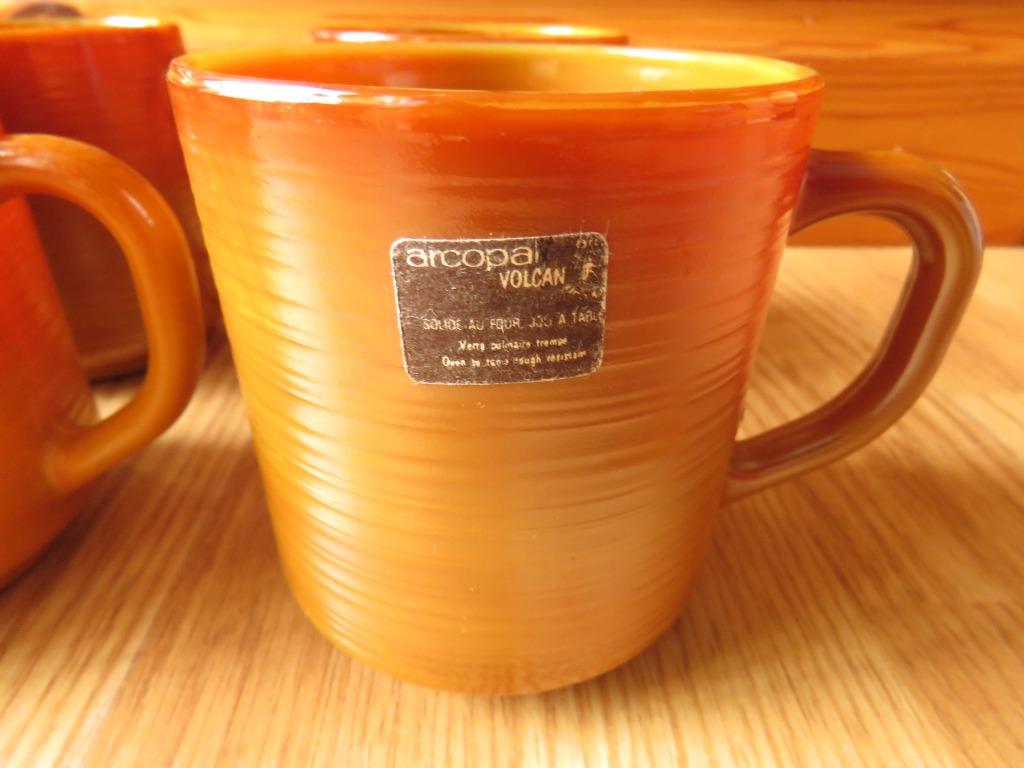 vintage arcopal 8 mug tasses modèle Volcan BP, Enlèvement ou Envoi, Comme neuf, Tasse(s) et/ou soucoupe(s)