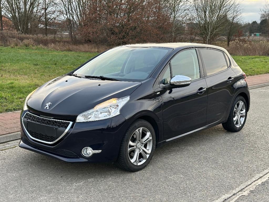 Peugeot 208 1.2i Benzine 82pk Style GPS Airco Alu velgen, Auto's, Voorwielaandrijving, Stof, Zwart, 1199 cc