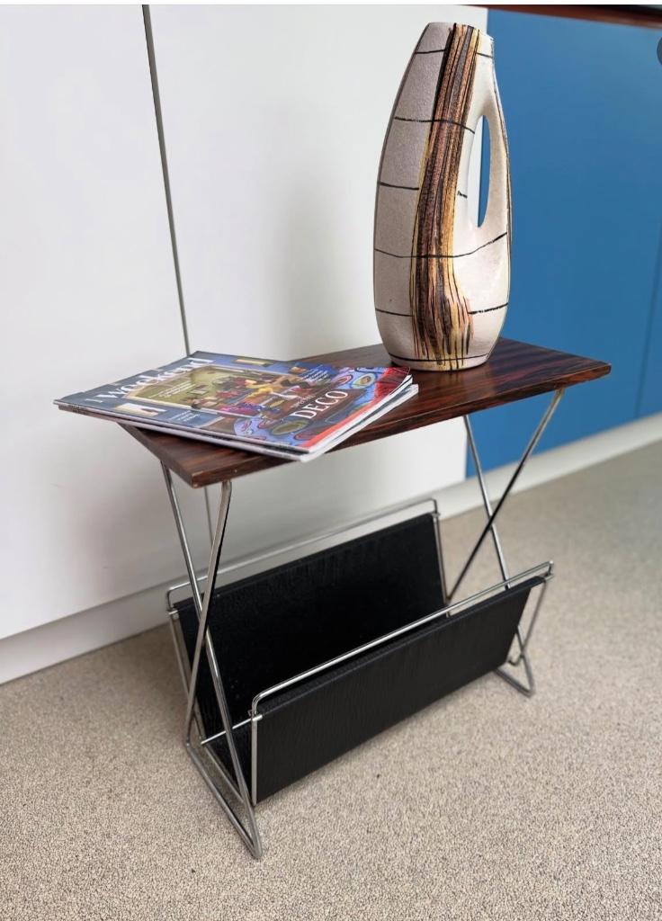 Vintage krantenrek, Huis en Inrichting, Woonaccessoires | Krantenbakken en Lectuurbakken, Ophalen