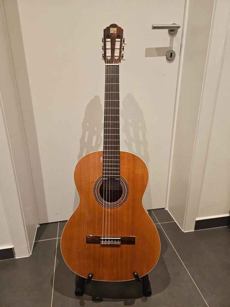 Klassieke gitaar alhambra, Ophalen