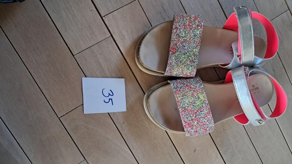 ##sandalen in nieuwstaat m35, Meisje, Schoenen, Ophalen of Verzenden, Zo goed als nieuw