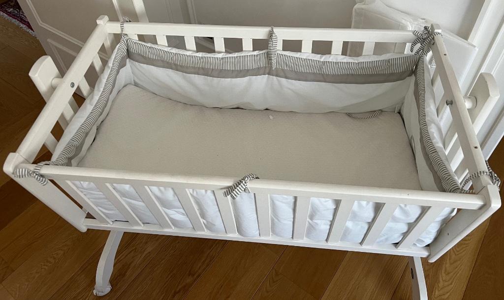 Babybed, Kinderen en Baby's, Kinderkamer | Bedden, Ophalen, Gebruikt, Minder dan 140 cm, Minder dan 70 cm