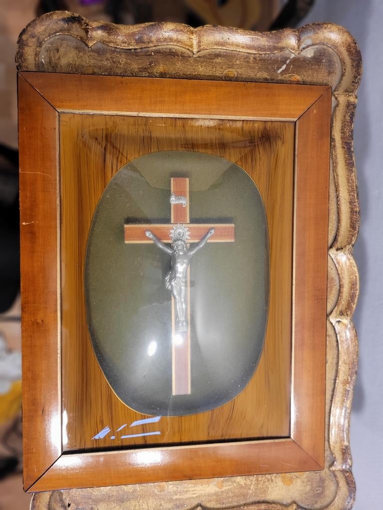 Reliquaire encadré verre bombé et peint, vintage, Antiquités & Art, Enlèvement ou Envoi
