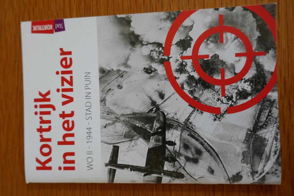Kortrijk in het vizier, Tweede Wereldoorlog, Ophalen of Verzenden, Zo goed als nieuw, Algemeen