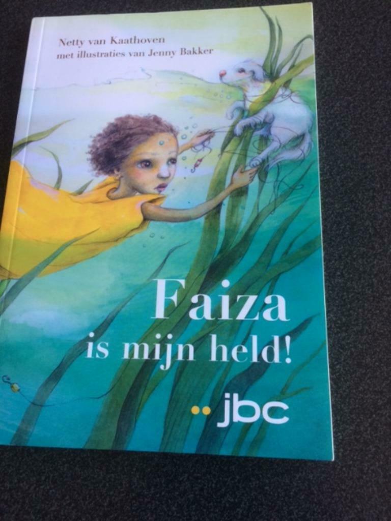 boek Faiza is mijn Held! - heel goede staat - vanaf 8 jaar, Boeken, Ophalen, Zo goed als nieuw, Fictie algemeen