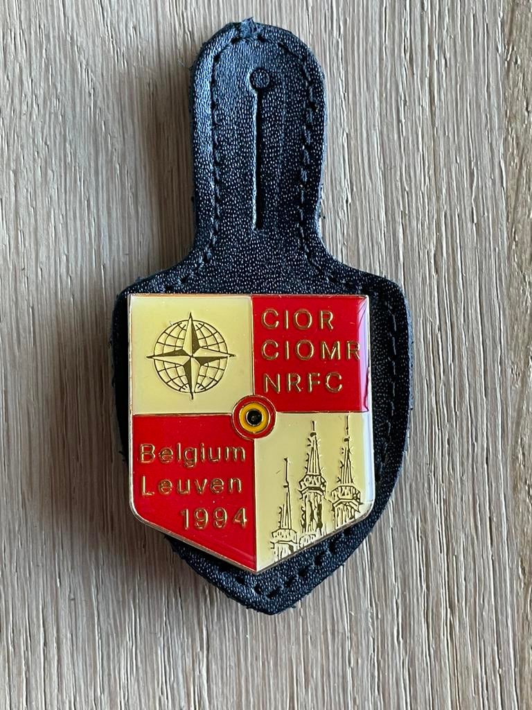 Boule porte-poitrine, Collections, Envoi
