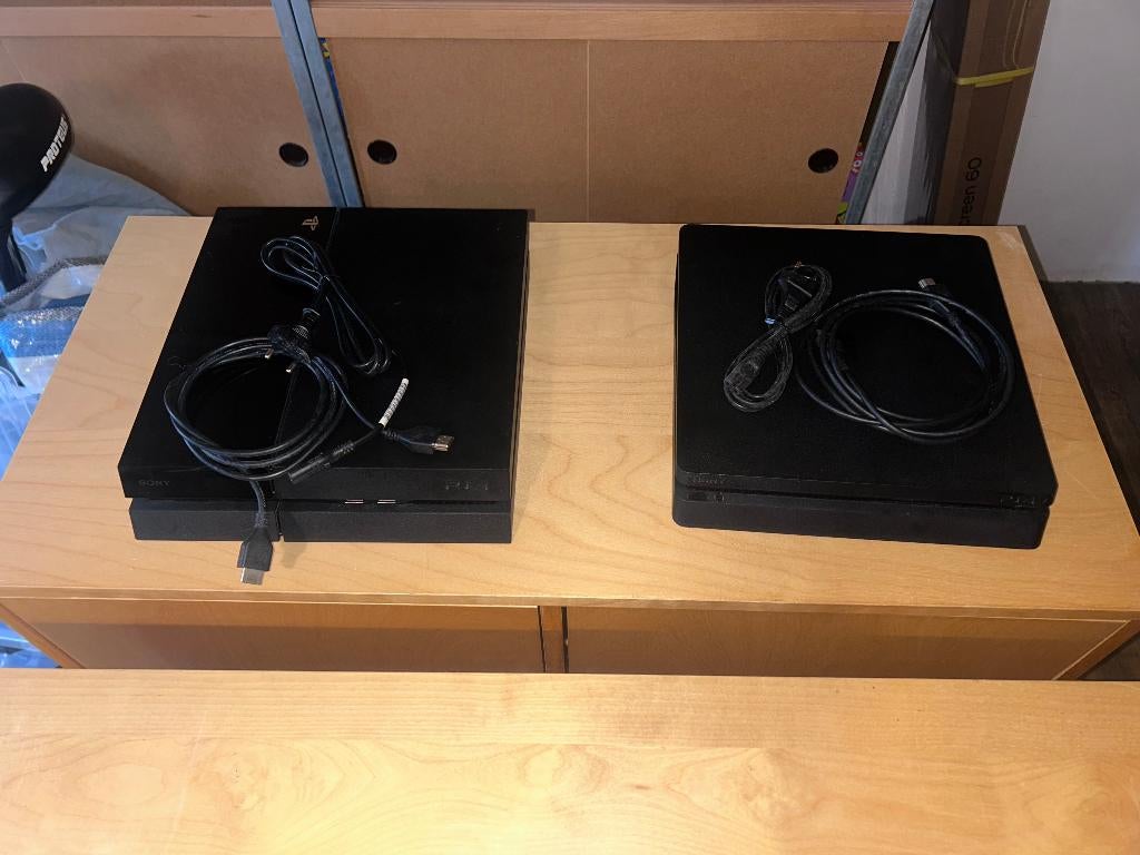 2x PlayStation 4 (1TB + PS4 Slim 1TB), Ophalen of Verzenden, Zo goed als nieuw, Zonder controller, 1 TB
