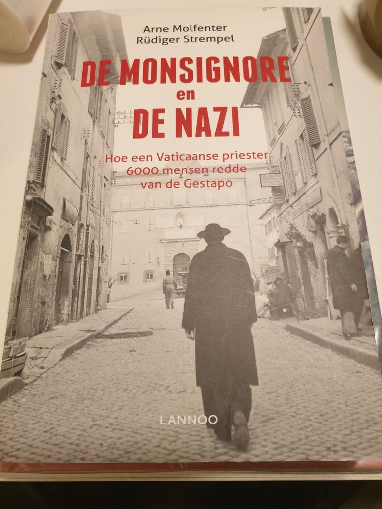 Arne Molfenter - De monsignore en de Nazi, Enlèvement ou Envoi, Arne Molfenter; Rüdiger Strempel, Comme neuf, Deuxième Guerre mondiale