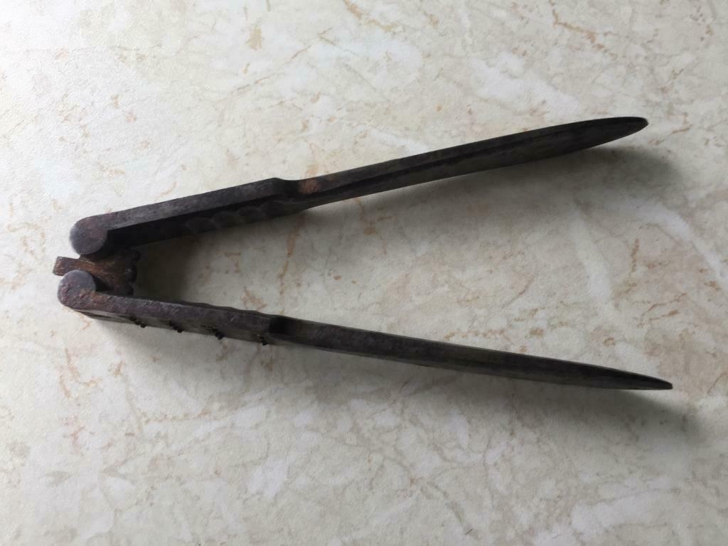 Pince casse noix/noisette   très ancienne, Enlèvement ou Envoi